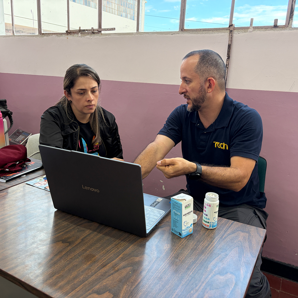 Capacitación técnica en acuaponía para jóvenes estudiantes en la Escuela Normal Superior.